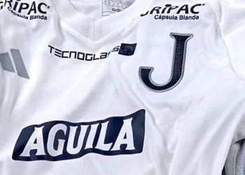 La camiseta de Junior en su centenario: no es rojiblanca y tiene escudo especial
