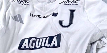 La camiseta de Junior en su centenario: no es rojiblanca y tiene escudo especial