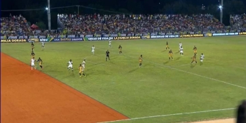 La jugada de la polémica en Sincelejo: fuera de lugar y no hubo penalti para Millonarios