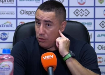 “En esta cancha no se podía jugar”, “mi equipo nunca se mete atrás” y silencio con los arbitrajes