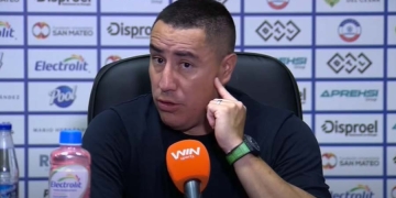 “En esta cancha no se podía jugar”, “mi equipo nunca se mete atrás” y silencio con los arbitrajes