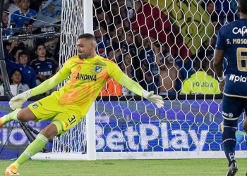 Montero en su mejor versión y la clave de una de sus atajadas en el clásico: «Calzar 47 me ayudó»