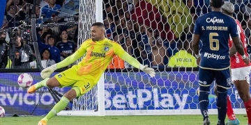 Montero en su mejor versión y la clave de una de sus atajadas en el clásico: «Calzar 47 me ayudó»