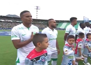 Pasión verdolaga en Bogotá: ¡Impresionante lo de la hinchada de Atlético Nacional!