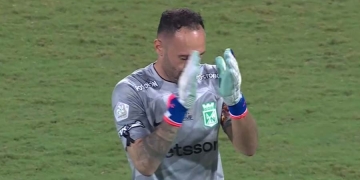 David Ospina, figura en el clásico paisa: ¡Qué tal la doble atajada!
