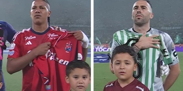 El clásico paisa con homenaje a Pedro Sarmiento: Alvarado y Ospina conmueven