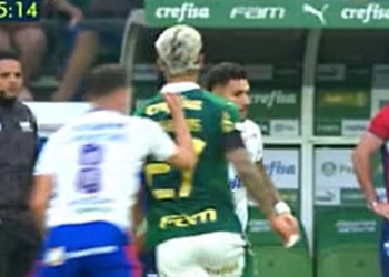 Richard Ríos y un golpe polémico del que se habla en el Brasileirao