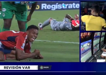 El gesto que delató a Brayan León y le mostraron al árbitro en la revisión del VAR