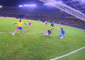 Increíble: ¿Por qué esto no fue gol de Jhon Córdoba ante Ecuador?