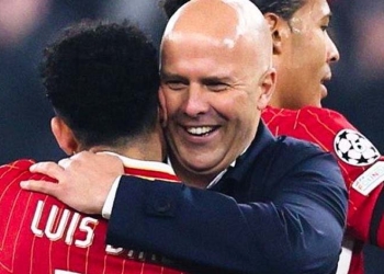 Cómo Arne Slot llevó a Luis Díaz a su partido con más goles en Champions. ¡Táctica revelada!