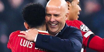 Cómo Arne Slot llevó a Luis Díaz a su partido con más goles en Champions. ¡Táctica revelada!