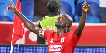 Adrián Ramos, el doblete y el dolor en la rodilla: “No estaba para jugar, creo que ni un rato”