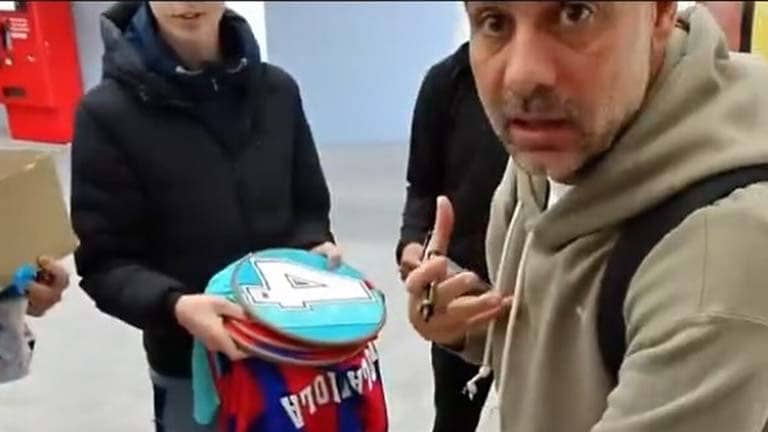 pep guardiola leccion chicos piden autografos venta