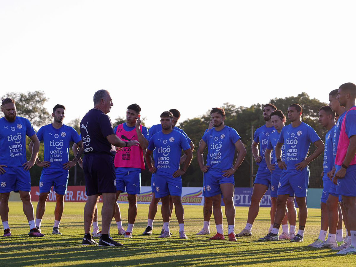 Paraguay se entrena con el objetivo de vencer a Selección Colombia.