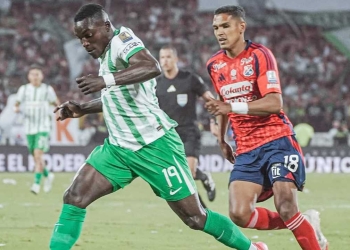 Kevin Viveros le dio el empate a Atlético Nacional cuando jugaban con un hombre menos