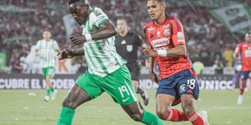Kevin Viveros le dio el empate a Atlético Nacional cuando jugaban con un hombre menos