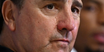 Néstor Lorenzo piensa en el once titular ante Brasil por Eliminatorias.