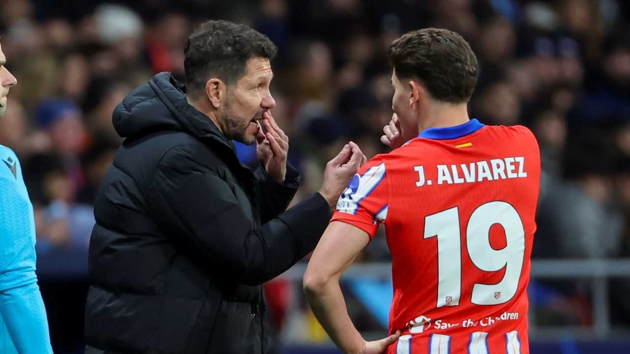 Los argentinos Diego Simeone y Julián Álvarez protagonizaron una semana convulsionada para los Colchoneros