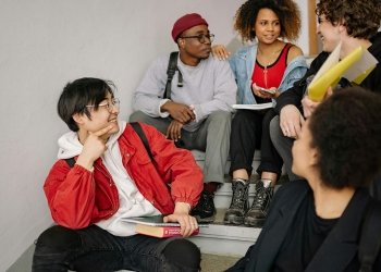 Gobierno de Colombia entregará subsidios a jóvenes.