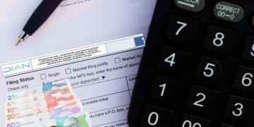 declaracion de renta colombia 2025 salario mensual