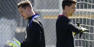 szczęsny ter stegen barcelona arqueros hansi flick debate titular polemica