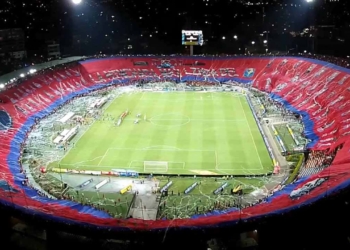 independiente medellin bandera cubre todo el estadio atanasio girardot