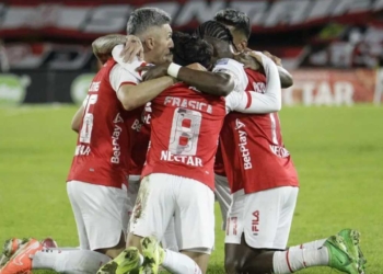 independiente santa fe cuadrangulares liga betplay nacional millonarios once caldas grupo b hugo rodallega daniel torres jorge bava campin cardenal hinchada