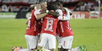 independiente santa fe cuadrangulares liga betplay nacional millonarios once caldas grupo b hugo rodallega daniel torres jorge bava campin cardenal hinchada