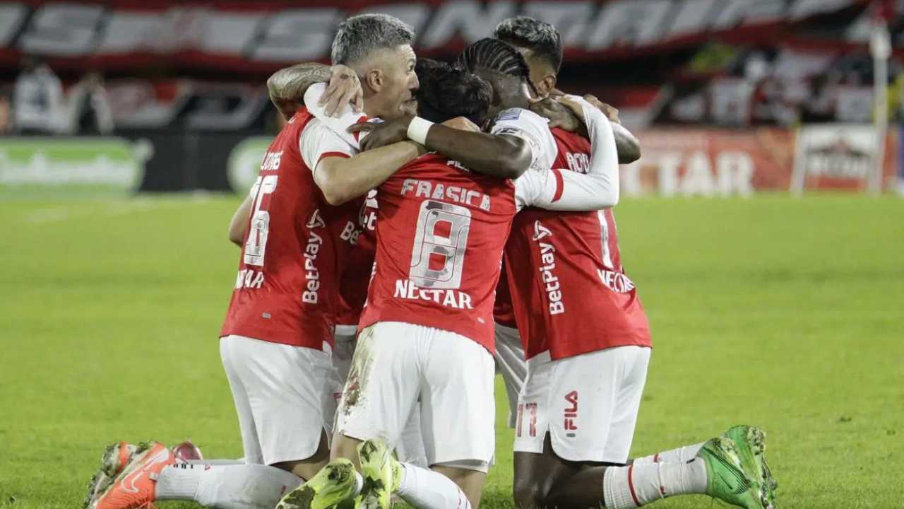 independiente santa fe cuadrangulares liga betplay nacional millonarios once caldas grupo b hugo rodallega daniel torres jorge bava campin cardenal hinchada