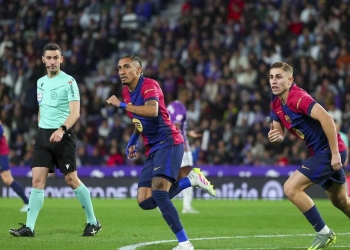 raphinha gol barcelona valladolid triunfo la liga lider hansi flick campeon