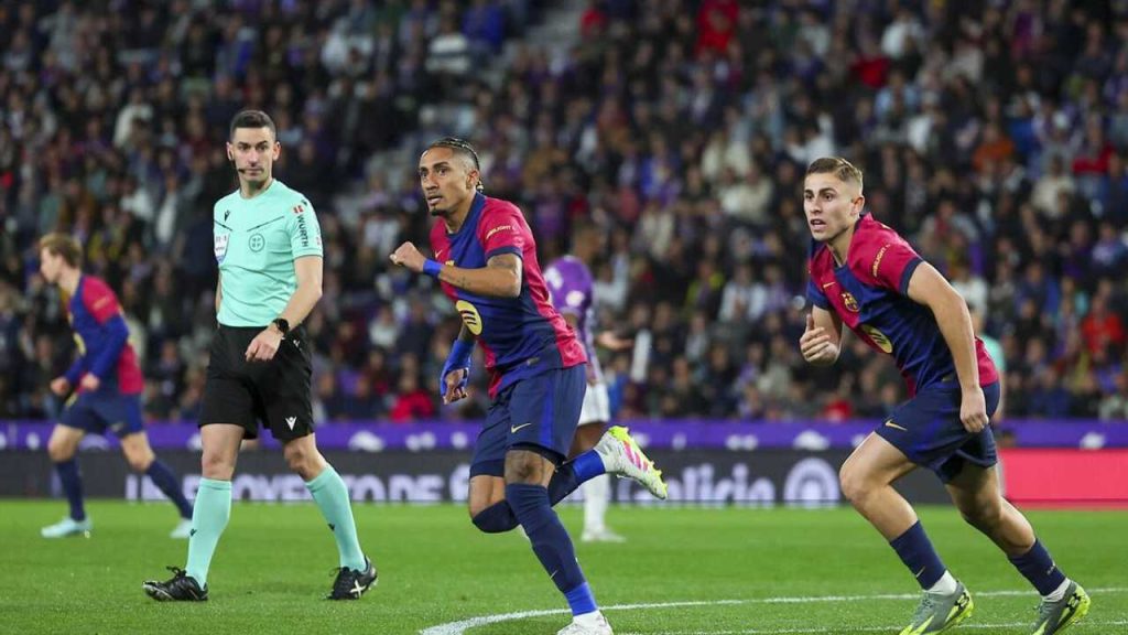 raphinha gol barcelona valladolid triunfo la liga lider hansi flick campeon