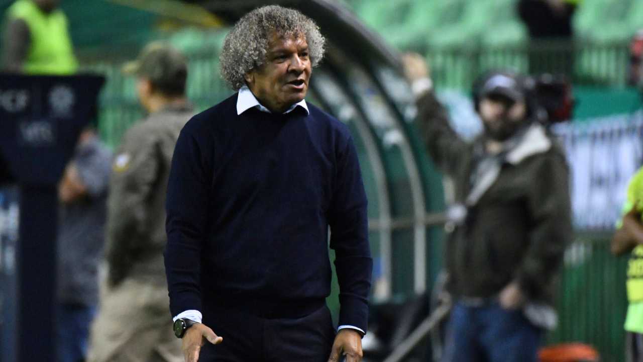deportivo cali alberto miguel gamero firma contrato jugadores refuerzos crisis presidente humberto arias juan sebastian quintero palmaseca fichajes