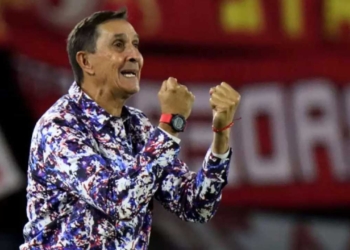 alexandre guimaraes futbol pfofesional colombiano fpc nuevo tecnico entrenador dt deportes tolima pijao camargo america cali nacional medellin