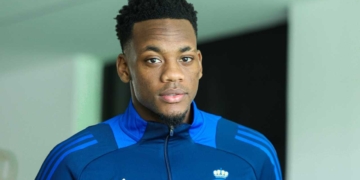 jhon duran al nassr arabia saudita liga saudi pro problemas personales delantero colombiano cristiano ronaldo cr7 cesion prestamo chelsea aston villa