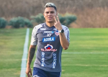 juan fernando quintero panigua juanfer junior barranquilla fuad char metropolitano liga betplay america cali tulio marcela gomez fichaje refuerzo deuda estafa plata pascual guerrero futbol profesional colombiano fpc colombia carlos antonio velez antena 2 planeta futbol
