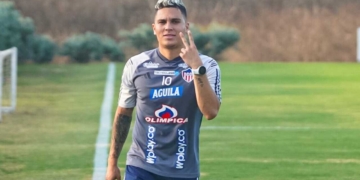 juan fernando quintero panigua juanfer junior barranquilla fuad char metropolitano liga betplay america cali tulio marcela gomez fichaje refuerzo deuda estafa plata pascual guerrero futbol profesional colombiano fpc colombia carlos antonio velez antena 2 planeta futbol