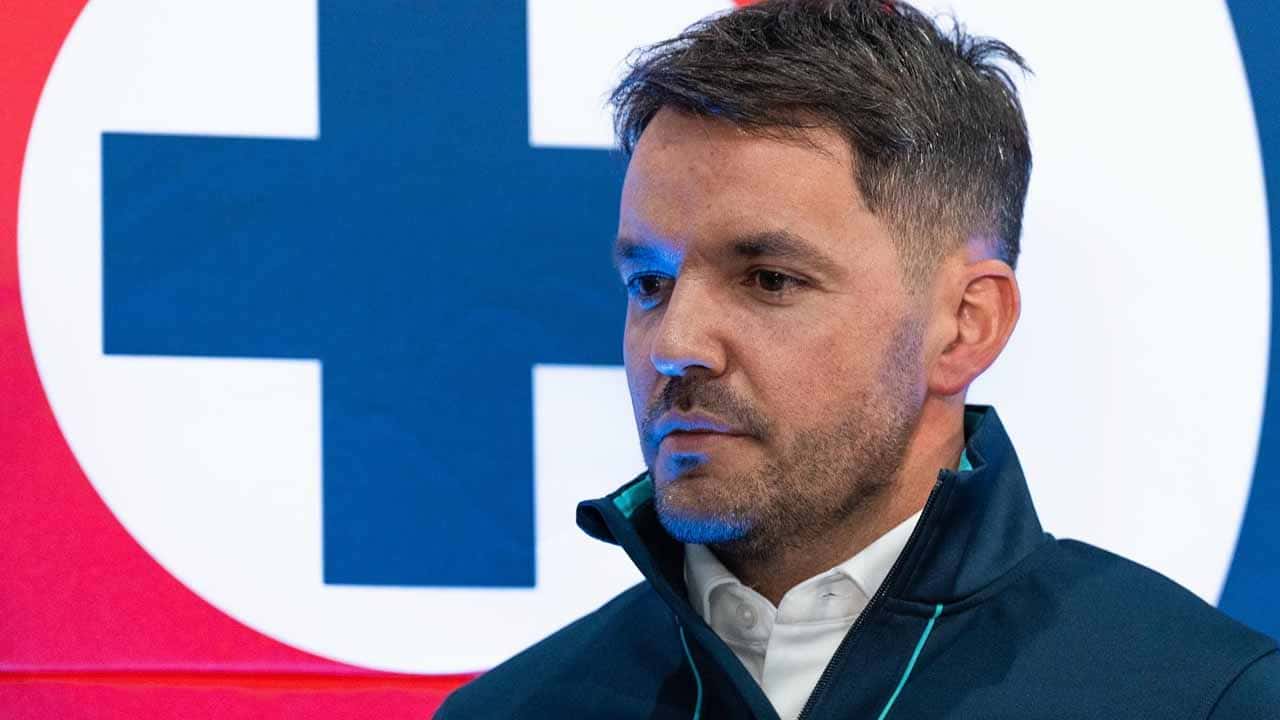 nicolas larcamon entrenador cruz azul enfermedad osteocondritis
