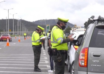 retenes ilegales colombia policia transito reten carreteras puente festivo ministerio transporte legal abusos sobornos