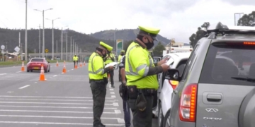 retenes ilegales colombia policia transito reten carreteras puente festivo ministerio transporte legal abusos sobornos