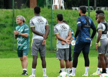 deportivo cali alberto gamero firma contrato precacuerdo precontrato se va jugadores deuda refuerzos humberto arias dimayor