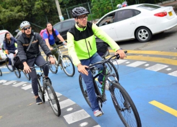 ciclo rutas ciclorrutas ciclorutas bogota colombia polemica ley andenes motos electricas moteros seguridad