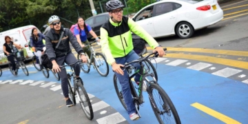 ciclo rutas ciclorrutas ciclorutas bogota colombia polemica ley andenes motos electricas moteros seguridad