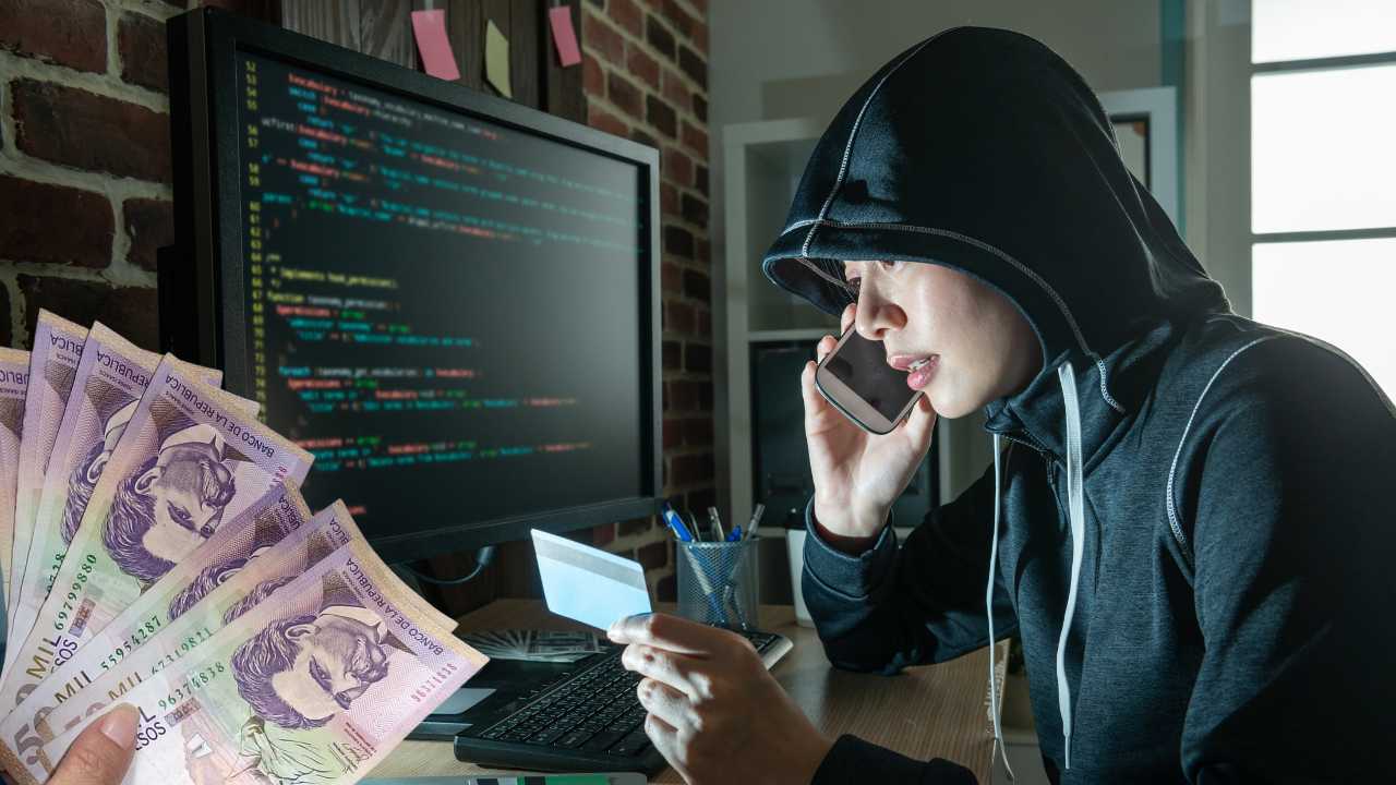 fraudes financieros bancarios estafas bancos colombia bancolombia colpatria davivienda bbva ley cajeros automaticos inteligencia artificial tecnologia llamadas tarjetas creditos