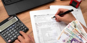 impuestos pagan colombia agosto 2025 lista