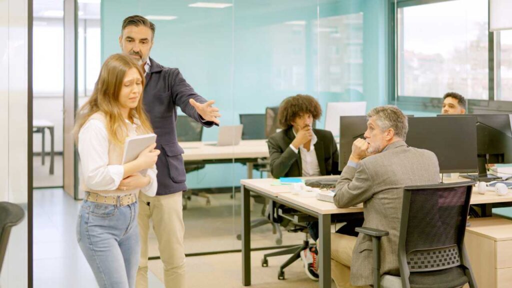 despidos colombia 2025 indemnizaciones reforma laboral tipo contrato jefe empleado pago