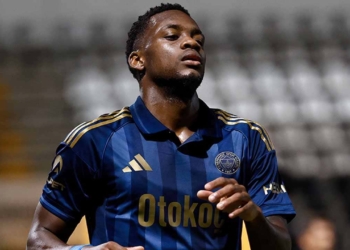 jhon duran primeros goles fenerbahce amistoso pretemporada mourinho