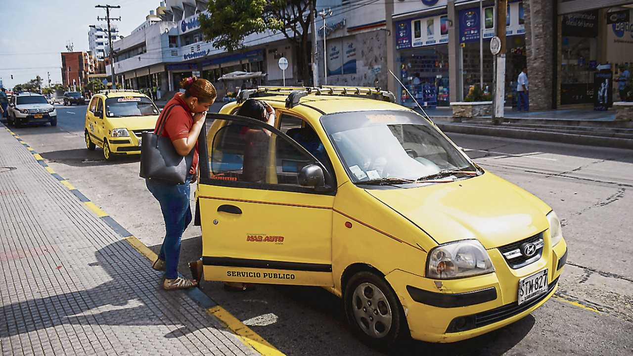 taxistas conductores multas transporte publico colombia negarse carrera servicios usuarios