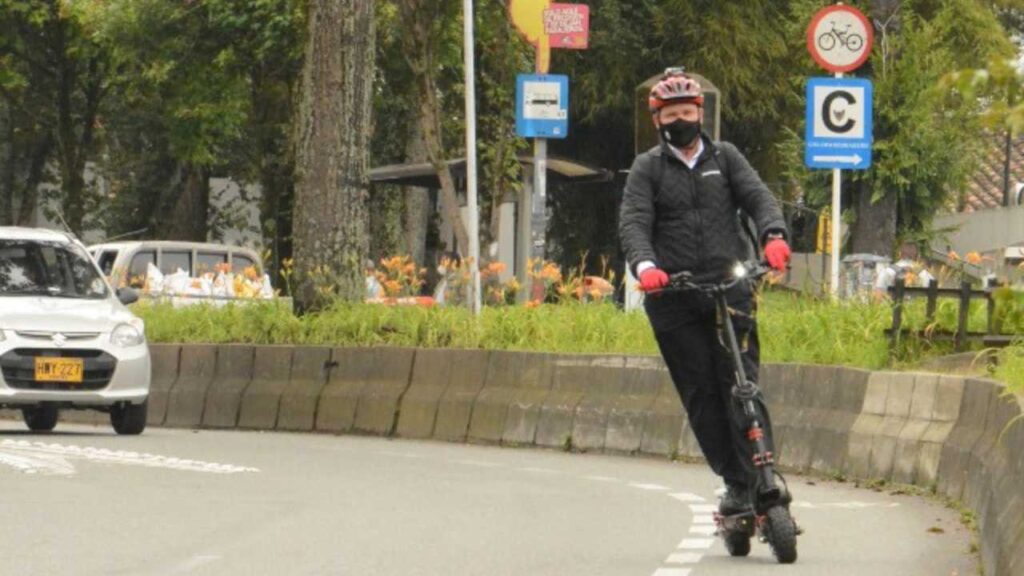 patinetas electricas colombia nueva ley calles requisitos pagos multas soat