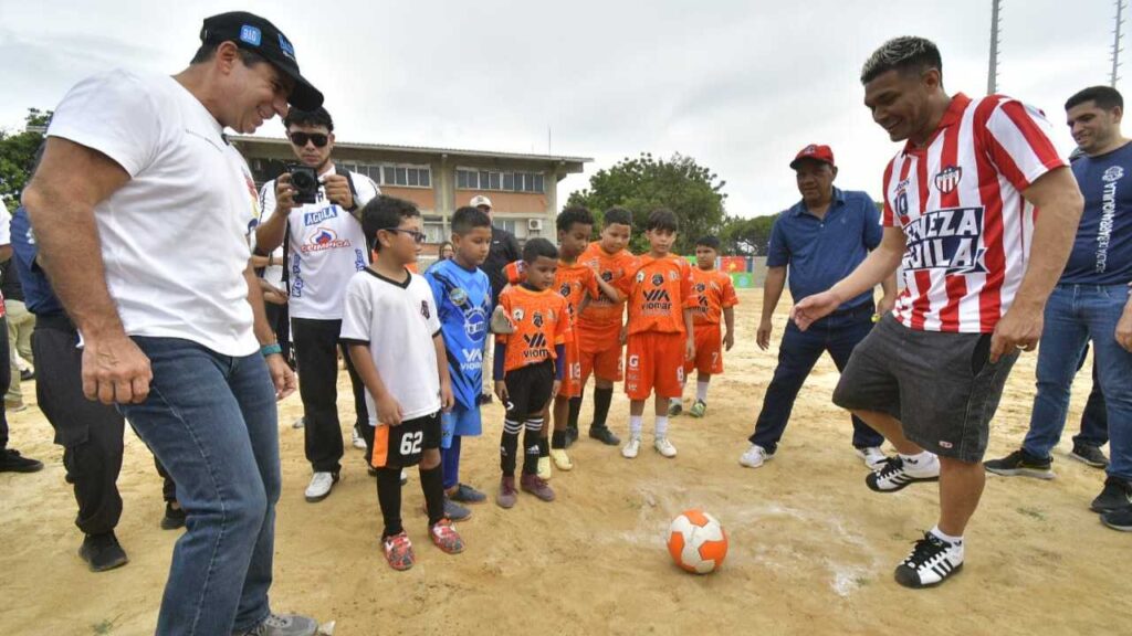 junior barranquilla teo gutierrez teo despedida juego river plate argentina marcelo gallardo metropolitano barranquilla renovacion contrato familia char alfredo arias fpc liga betplay dimayor colombia