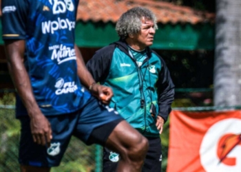 deportivo cali alberto gamero fichaje mercado agentes libres colombia jown cardona regersa club palmaseca pance sede entrenamientos refuerzos incorporaciones contratados contrataciones plantilla descenso liga betplay dimayor futbol profesional colombiano fpc